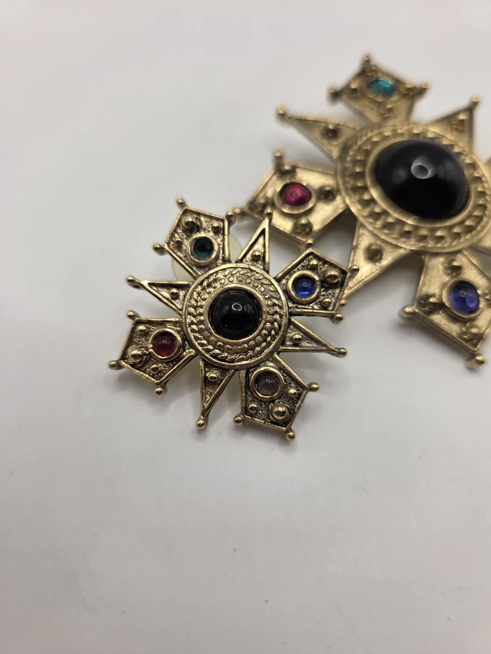 1733. Vintage Gold-Tone Maltese Cross Brooch And Earring Set